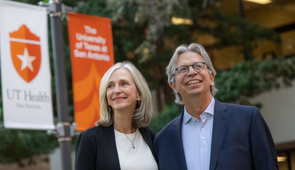 Steve Booton, MD, and his wife, Ginny visiting the UT Health San Antonio campus
